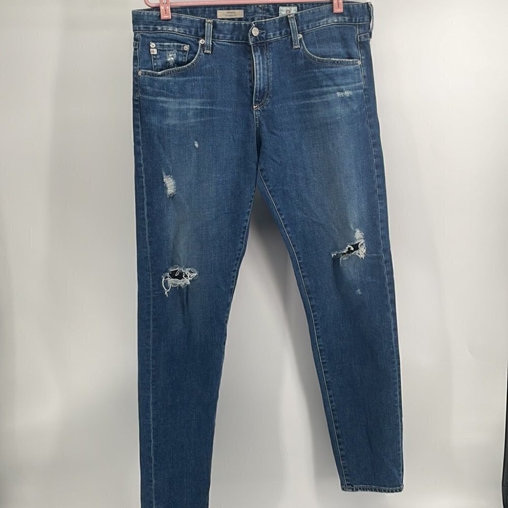 Ag 'The Nikki' Relaxed Skinny Jeans lightly distressed sz 32 regular